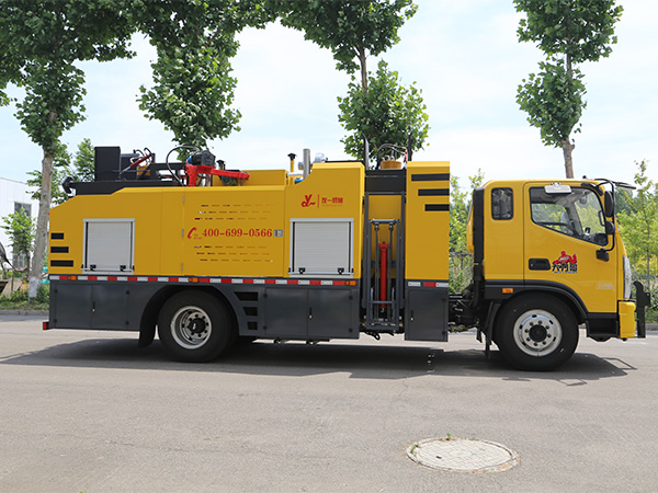 瀝青路面養(yǎng)護(hù)車(chē)